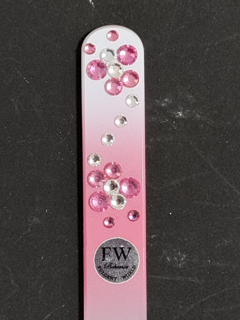 Glazen Nagelvijl met Roze en Transparante Swarovski op Wit/Roze Achtergrond